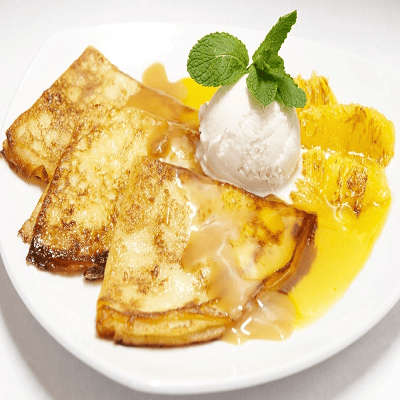CREPE SUZETTE CON HELADO DE MATCHA Y LIMA